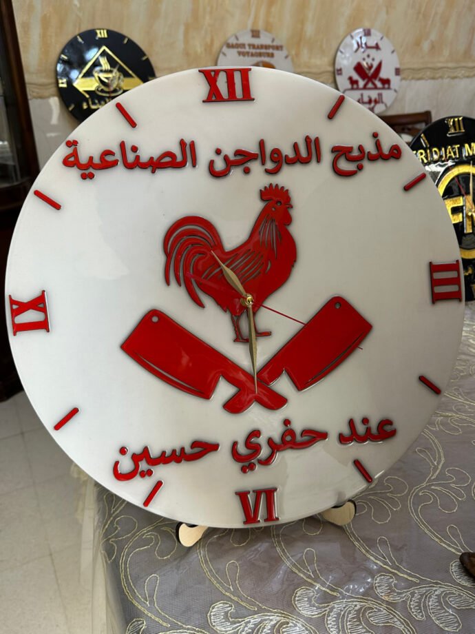 ساعة و ديكور للمحل